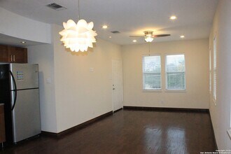 810 E Ashby Pl in San Antonio, TX - Building Photo - Building Photo