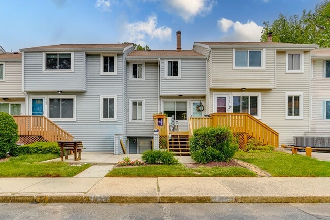 property at 2204 Notely Ln