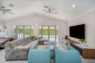 11030 Harbour Springs Cir in Boca Raton, FL - Foto de edificio - Building Photo