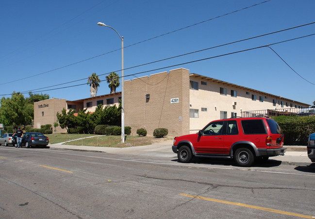 Villa Elena in La Mesa, CA - Foto de edificio - Building Photo