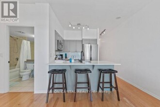 231-231 Fort York Blvd in Toronto, ON - Building Photo - Building Photo