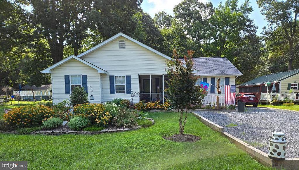 18216 Piedmont Dr in Cobb Island, MD - Building Photo