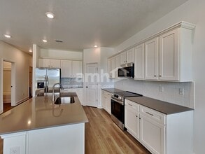 37734 Dusty Saddle Ln in Zephyrhills, FL - Building Photo - Building Photo