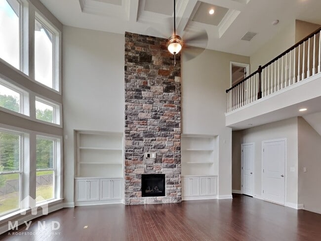 3930 Starwood Dr in Cumming, GA - Foto de edificio - Building Photo