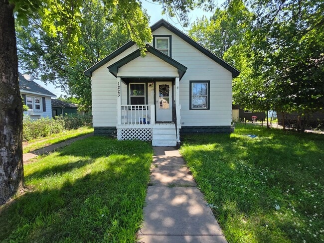 property at 1223 Barron St