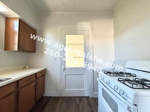114 E Foster Pkwy in Fort Wayne, IN - Building Photo - Building Photo