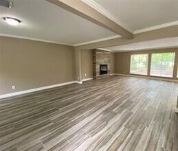 537 Robert E Lee Dr in Conroe, TX - Building Photo - Building Photo