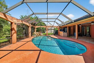 1180 SW Mirror Lake Cove in Port St. Lucie, FL - Foto de edificio - Building Photo