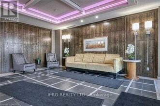 2325-2325 Central Park Dr in Oakville, ON - Building Photo - Building Photo