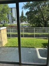 2050 NE 167th St in North Miami Beach, FL - Building Photo - Building Photo