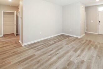 10207 Mangrove Well Rd in Sun City Center, FL - Foto de edificio - Building Photo