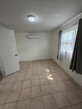 9770 SW 47th St in Miami, FL - Building Photo - Building Photo