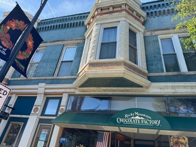 property at 539 N Milwaukee Ave