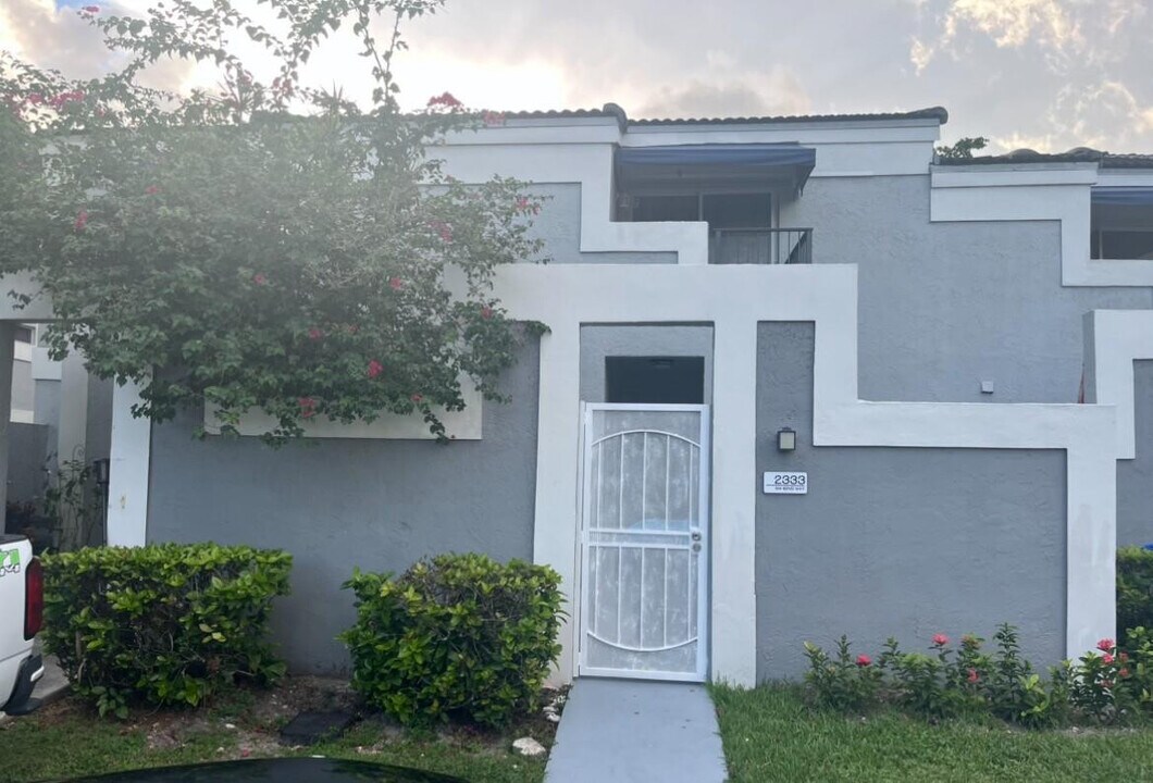 2333 SW 82nd Way in North Lauderdale, FL - Building Photo