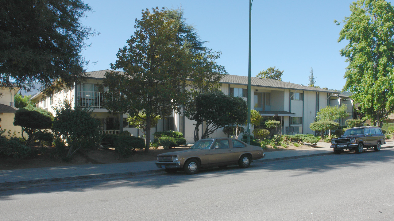 Blossom Hill Garden Apartments in San Jose, CA - Building Photo