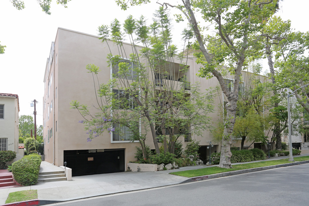 237 N Almont Dr in Beverly Hills, CA - Foto de edificio