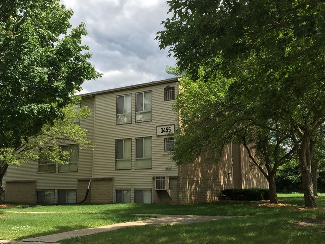 Woodlake Village Apartments