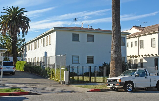 1333 S Gramercy Pl in Los Angeles, CA - Foto de edificio - Building Photo