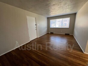 9111 Olive Blvd in St. Louis, MO - Building Photo - Building Photo