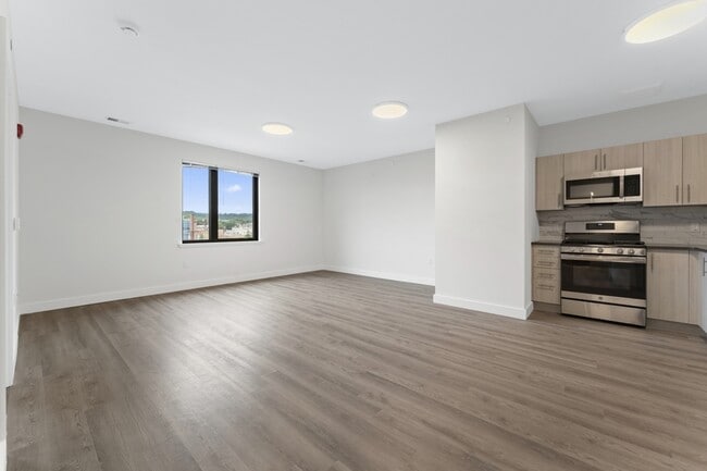 49 N Day St in Orange, NJ - Building Photo - Building Photo