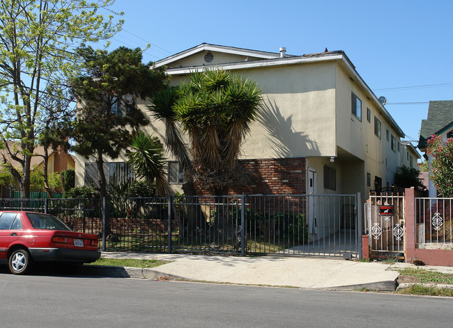 4536 Rosewood Ave in Los Angeles, CA - Building Photo - Building Photo