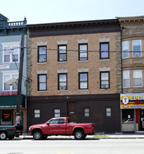 332 Bloomfield Ave in Newark, NJ - Foto de edificio - Building Photo