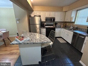 27 Chateau Cir in Chesterbrook, PA - Building Photo - Building Photo