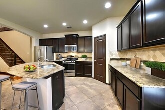 8923 Dusty Run Ln in San Antonio, TX - Building Photo - Building Photo