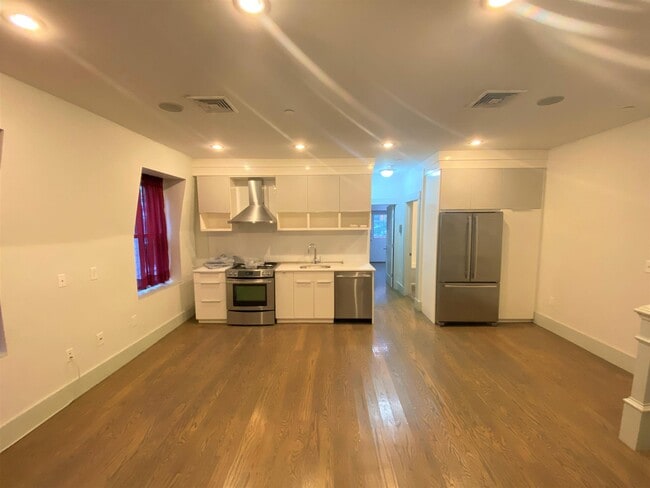 15 Boardman St, Unit 2 in Cambridge, MA - Foto de edificio - Building Photo