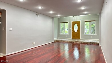 9 Tower Rd in Livingston, NJ - Building Photo - Building Photo