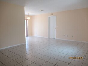 1094 Wild Holly Dr in Port Orange, FL - Building Photo - Building Photo