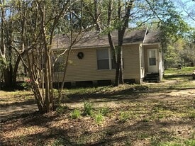 3257 Riverside Dr in Mobile, AL - Building Photo