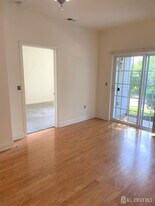 13 Hughes Cir in Sayreville, NJ - Building Photo