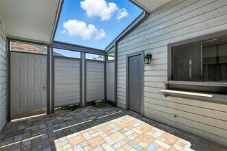 640 Bellaire Dr in Hurst, TX - Building Photo - Building Photo