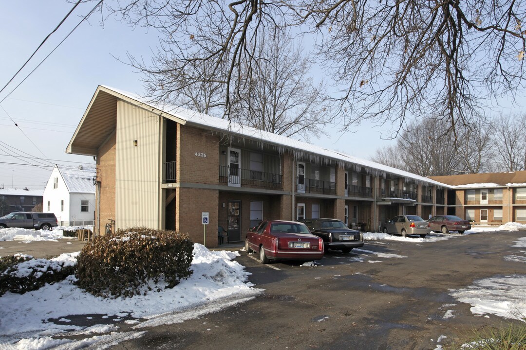 4226 Hillview Ave in Louisville, KY - Foto de edificio