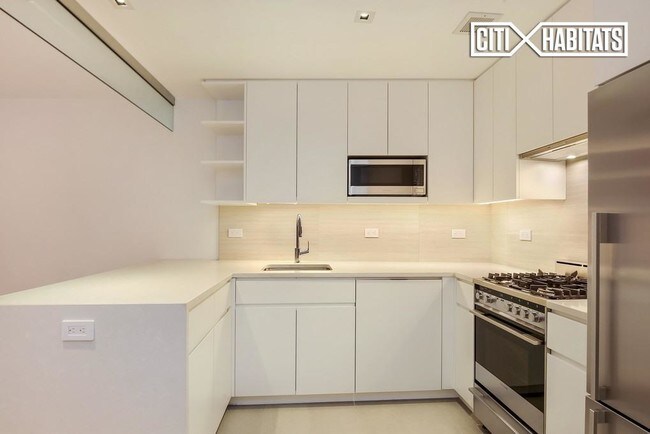 341 W 11th St-Unit -2C in New York, NY - Building Photo - Building Photo
