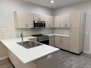 816 Dove Ave in Edinburg, TX - Building Photo - Building Photo
