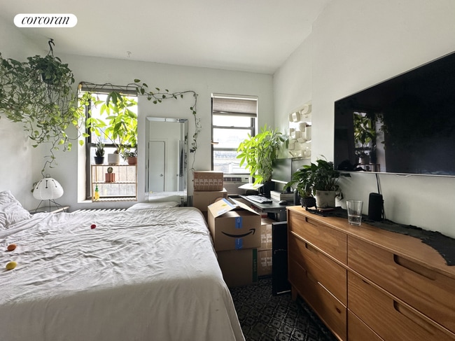 property at 304 W 21st St