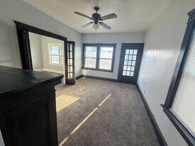 951 Royal Rd in Cleveland, OH - Building Photo