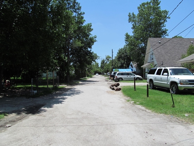 7002 Chippewa Blvd in Houston, TX - Building Photo