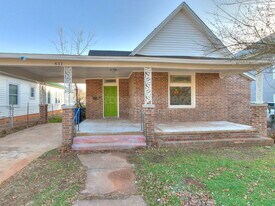 611 E Springer Ave in Guthrie, OK - Building Photo