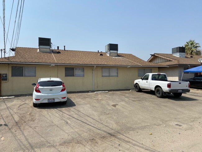 3300 N Chester Ave in Bakersfield, CA - Building Photo - Building Photo