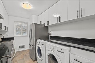 305 Vista on the Lake in Carmel, NY - Building Photo - Building Photo