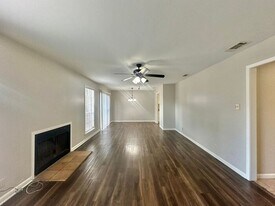 4222 S Park Dr in Tyler, TX - Building Photo