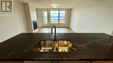 11 Tree Tops Ln in Huntsville, ON - Building Photo - Building Photo