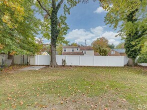 19 Melville Rd in Edison, NJ - Building Photo - Building Photo