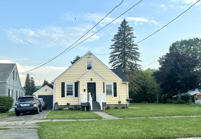 211 Central Ave in Cortland, NY - Building Photo - Building Photo