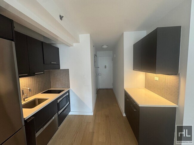 East 39th Street in New York, NY - Building Photo - Building Photo