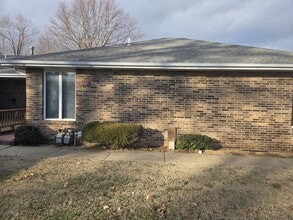 2045 S Kentwood Ave in Springfield, MO - Building Photo - Building Photo