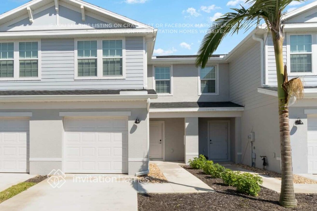 10309 Bradmore Rd in Ft. Myers, FL - Foto de edificio